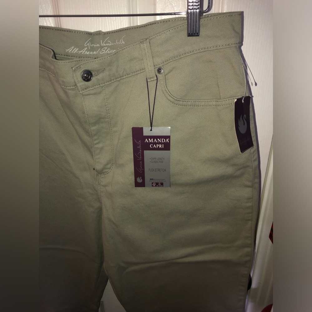 Gloria Vanderbilt Olive Green Capri Pants - Picture 9 of 13